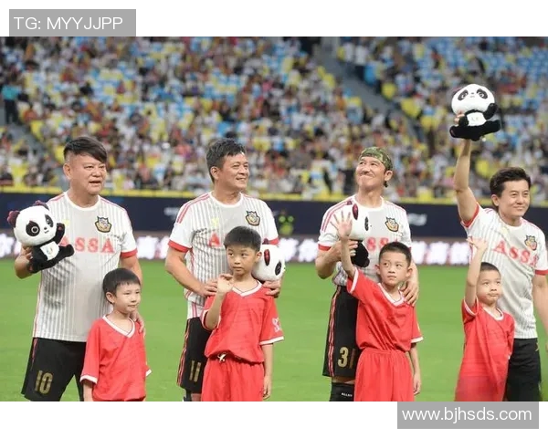 足球场上的惊人一幕哪位明星因咬耳朵流血引发热议