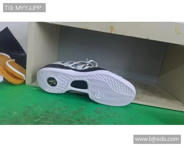 篮球明星换鞋背后的故事与时尚潮流的碰撞解析